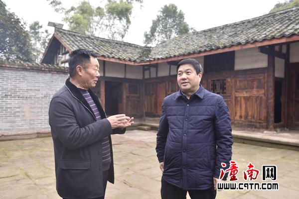 周德勋在塘坝柏梓视察田园综合体建设工作时指出