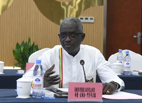 贝宁共和国驻华大使西蒙·皮埃尔·阿多韦兰德来潼考察 文天平与大使