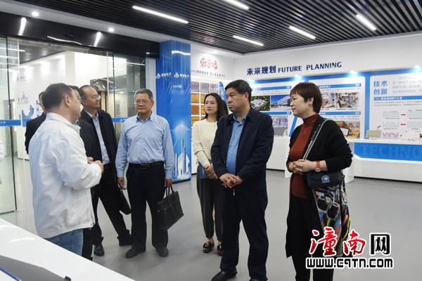 潼南网讯(全媒体记者 马艾)10月31日,区人大常委会主任周德勋带队深入